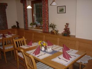 Restauracja lub miejsce do jedzenia w obiekcie Landhotel Lacknerhof