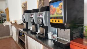Příslušenství pro přípravu čaje a kávy v ubytování Park Hotel Serenissima