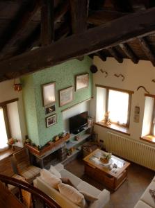 an overhead view of a living room with a couch and a table at Mas Mallol in Puigcerdà