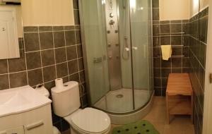 A bathroom at EL CAMPANARIO