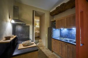 a kitchen with a sink and a refrigerator at Gîte Le Logis - Manoir le Plessix Madeuc in Corseul