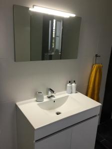 Φωτογραφία από το άλμπουμ του Cottage Quinze, Contemporary designed cottage with Swimming pool στην Πόντα Ντελγάδα