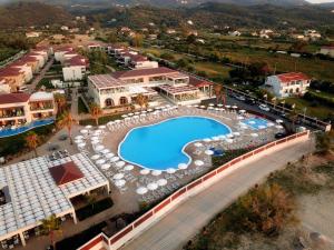 Бассейн в Almyros Beach или поблизости