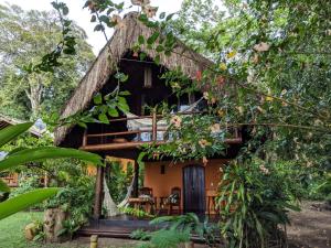 a tree house in the jungle at Pousada Boutique Sitio das Jaqueiras-Vista Rio Mar in Santo André