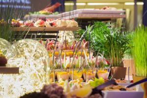 a buffet of appetizers and other food items on display at Willa Stara Wozownia w Lusowie in Lusowo