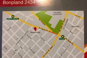 Un primer plano de un mapa de una ciudad en Palermo Apartments, en Buenos Aires