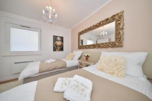 Posteľ alebo postele v izbe v ubytovaní MM Luxury Apartments GOLD & RUBIN