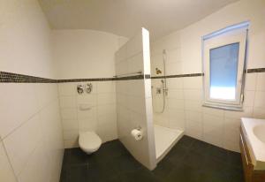 Kúpeľňa v ubytovaní Monteurzimmer Ferienwohnungen Fritsche-Edelfingen