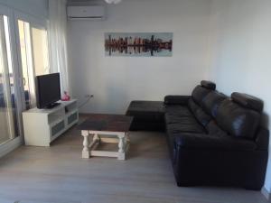 Posezení v ubytování Esplendido APARTAMENTO, CARIHUELA EDIFICIO EL REMO, PRIMERA LÍNEA
