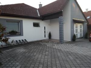 Tòa nhà nơi nhà khách tọa lạc