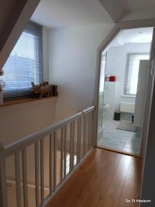 a hallway with a staircase leading to a bathroom at De Til Heelsum in Heelsum