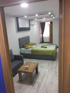 מיטה או מיטות בחדר ב-Moon Hotel Şirinevler