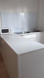 a white kitchen with a stove and a sink at Haus im grünen - Hürth in Fischenich