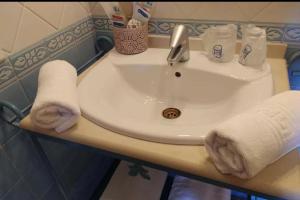 Koupelna v ubytování Hotel Sierra de Araceli Lucena