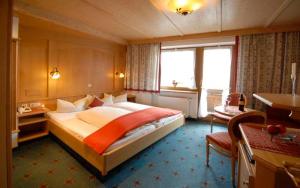Postel nebo postele na pokoji v ubytování Hotel Bergkristall