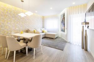 a living room with a table and a couch at Cascais Center Luxury Beach Apartment in Cascais
