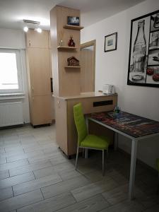 Η κουζίνα ή μικρή κουζίνα στο apartament parc cetate
