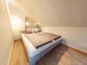 Postel nebo postele na pokoji v ubytování Ferienwohnung Meiringen "Engelhorn"