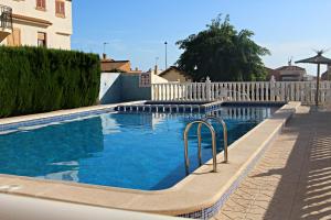 Basen w obiekcie Appartement BlancoSol in La Mata lub w pobliżu