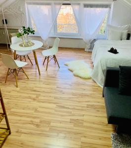 Postel nebo postele na pokoji v ubytování Studio Apartment in direkter Nähe zur Uniklinik Homburg