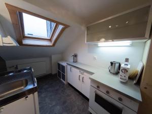 Kuchyň nebo kuchyňský kout v ubytování Ferienwohnung Meiringen "Engelhorn"