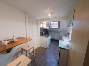 a small kitchen with a table and a counter top at Ferienwohnung Meiringen "Engelhorn" in Meiringen