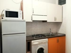 A kitchen or kitchenette at Appartamento Guido Reni