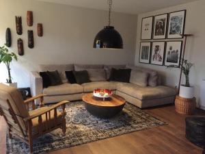 Posezení v ubytování Rumah kita, bungalow met 2 slaapkamers in het mooie Drenthe