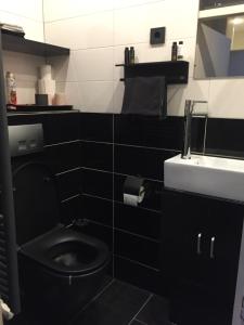 Koupelna v ubytování Rumah kita, bungalow met 2 slaapkamers in het mooie Drenthe