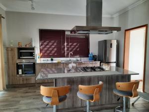 Η κουζίνα ή μικρή κουζίνα στο Ohana Retreat Villa