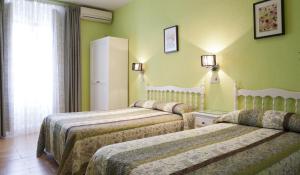 Postel nebo postele na pokoji v ubytování Hostal Los Alpes