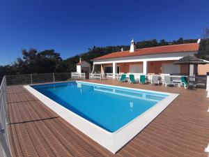 a swimming pool on top of a house at Luar do Cano in Monchique