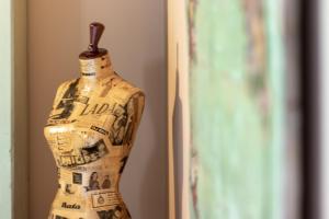 Monteborre في تْشينتو: ثوب على شماعات بجوار الجدار