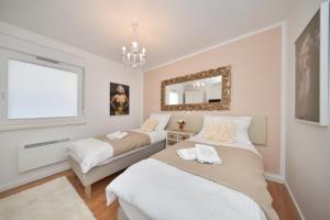 Posteľ alebo postele v izbe v ubytovaní MM Luxury Apartments GOLD & RUBIN