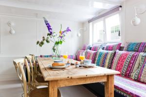 a dining room with a table and a couch at Luna's Hideaway in Amsterdam +7 photos