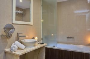 Vasia Resort & Spa的一间浴室