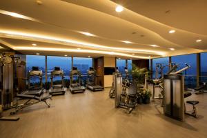 Fitness centrum a/nebo fitness zařízení v ubytování Crowne Plaza Fuzhou Riverside by IHG