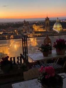 Fotografie z fotogalerie ubytování Casa tipica siciliana patronale home BedandBreakfast TreMetriSoprailCielo Camere con vista, colazione interna in terrazzo panoramico v destinaci Caltagirone