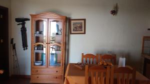 a dining room with a table and a wooden cabinet at Casa Rural El Valle in San Andrés