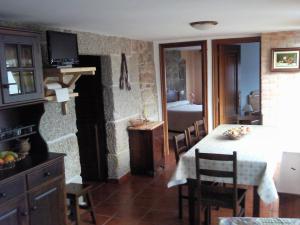 a kitchen and dining room with a table and chairs at Casa de pueblo en Galicia, A Forneira in Leiro