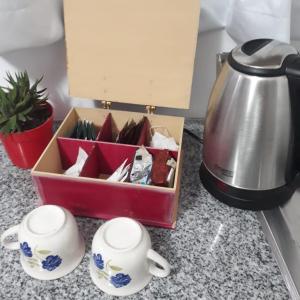 Kahvin ja teen valmistusvälineet majoituspaikassa Depto Temporario La Plata