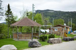 Gallery image of Middle Brook Cottages & Chalets in Glenburnie