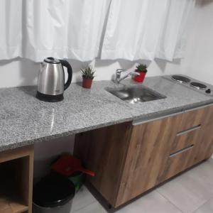 Кухня или мини-кухня в Depto Temporario La Plata
