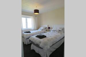 A bed or beds in a room at Rutland View