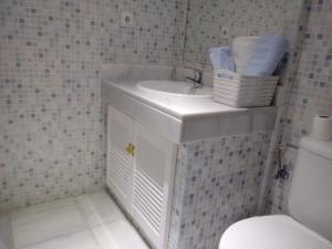 Bilik mandi di Apartamento Rotasol +20 gambar