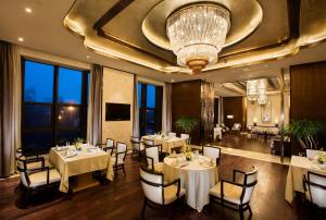 Un restaurant sau alt loc unde se poate mânca la Crowne Plaza Hefei Rongqiao, an IHG Hotel