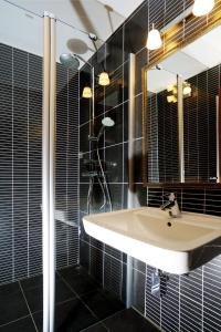 Un baño de Hotel Kristin Hrádek