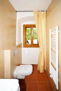 Un baño de Hotel Kristin Hrádek