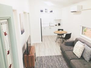 Nepean Shores by Gateway Lifestyle Holiday Parks的休息区