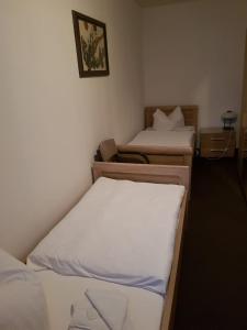 Кровать или кровати в номере Hotel zum Mückenberger Hof